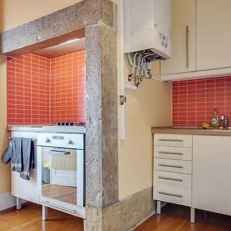 Bright & Beautiful Top Floor Graca Flat Lizbona